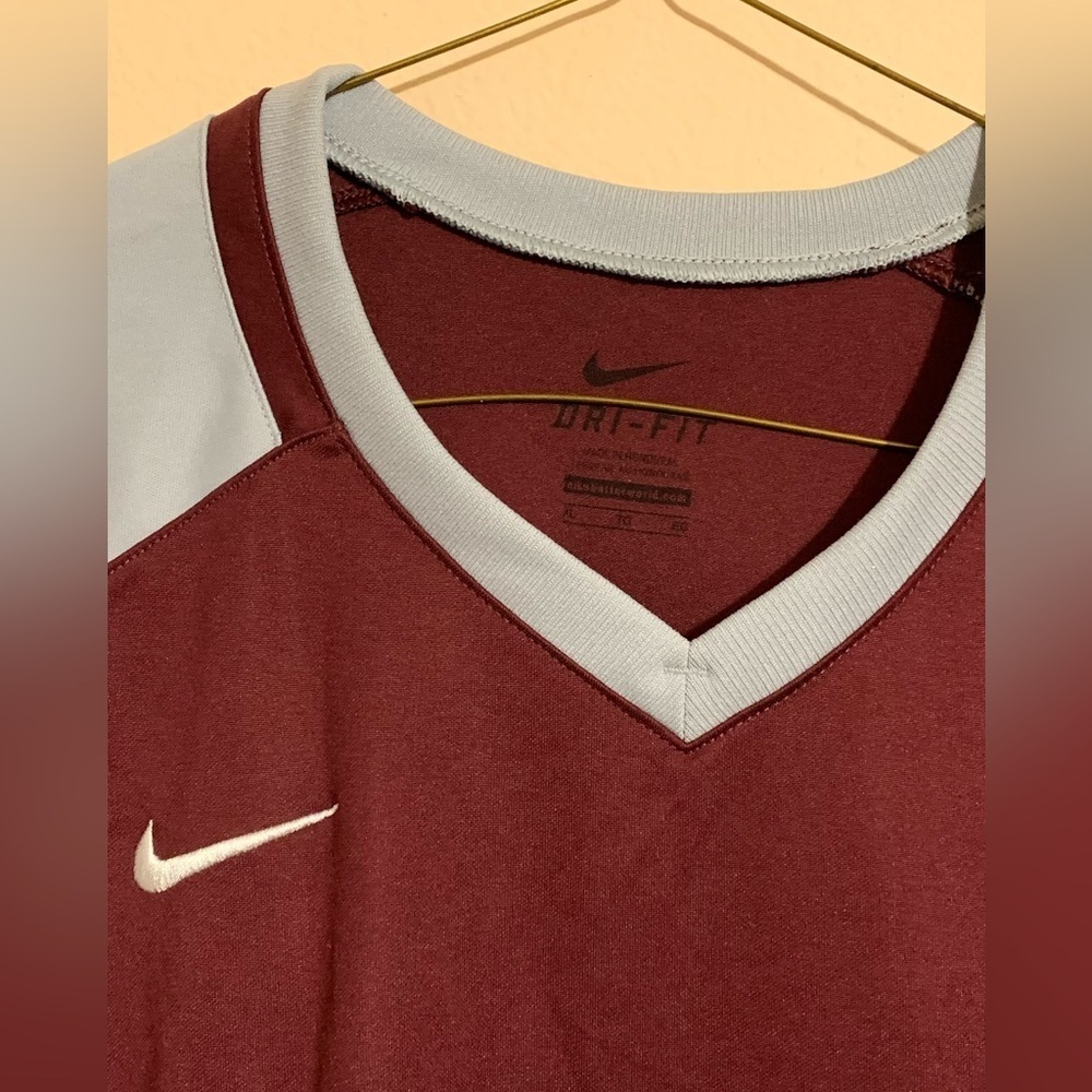 NIKE Dry Fit Shirt Sz XL in burgundy color - Picture 4 of 8